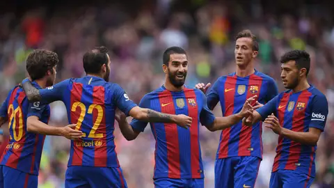 Los jugadores del Barcelona celebran el gol de Arda Turan Los jugadores del Barcelona celebran el gol de Arda Turan