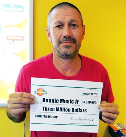 Un hombre gana tres millones de dólares en la lotería y decide invertirlo en tráfico de armas y droga Un hombre gana tres millones de dólares en la lotería y decide invertirlo en tráfico de armas y droga