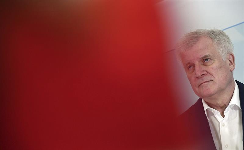 El primer ministro de Baviera reclama a Merkel poner límites a la inmigración El primer ministro de Baviera reclama a Merkel poner límites a la inmigración