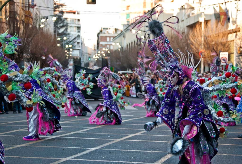 El DOE publica la Resolución que permitirá dos horas de ampliación en los horarios de cierre para locales de ocio durante el Carnaval El DOE publica la Resolución que permitirá dos horas de ampliación en los horarios de cierre para locales de ocio durante el Carnaval