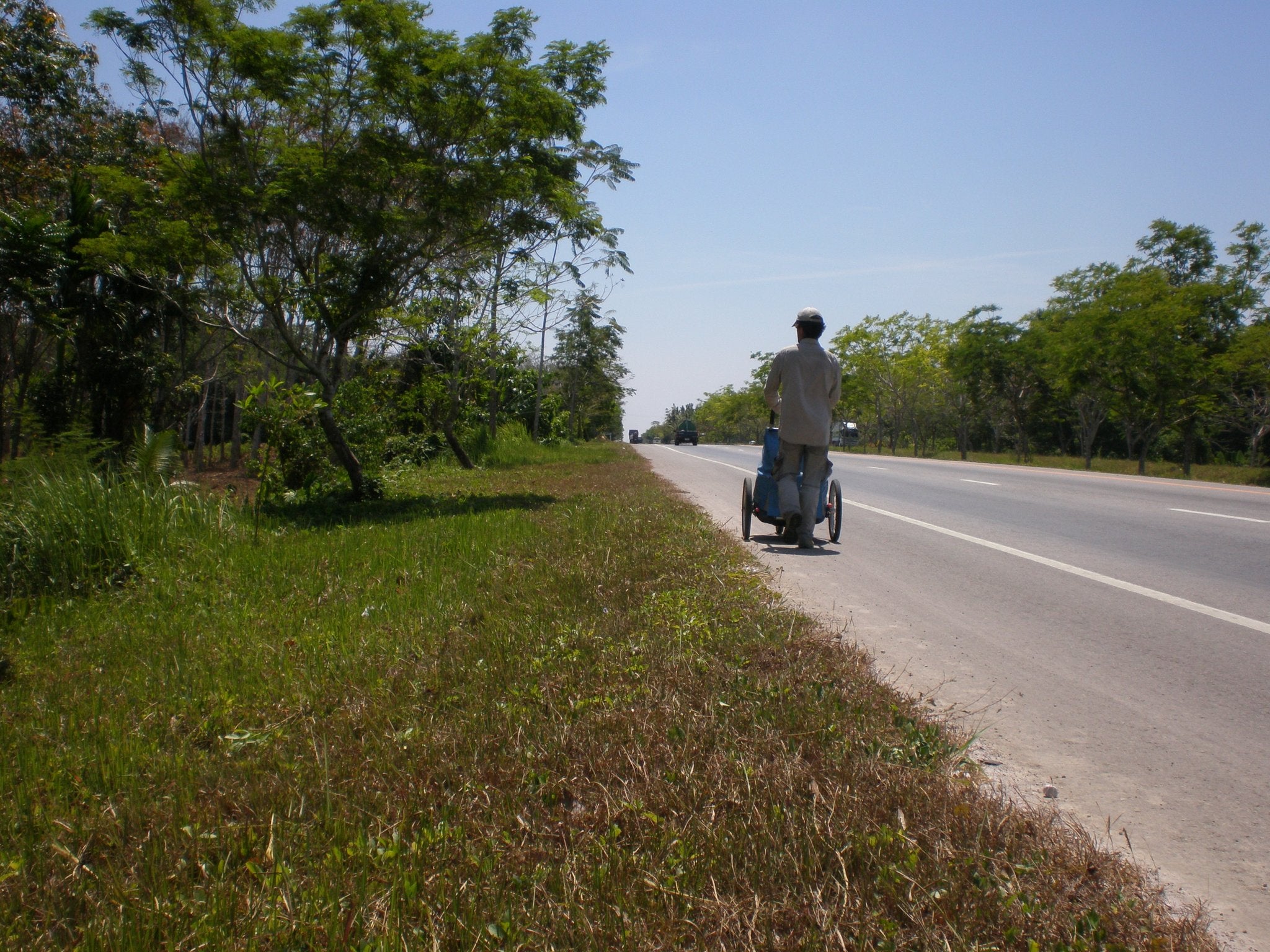 Nacho Dean es el único español que ha dado la vuelta al mundo a pie Nacho Dean es el único español que ha dado la vuelta al mundo a pie
