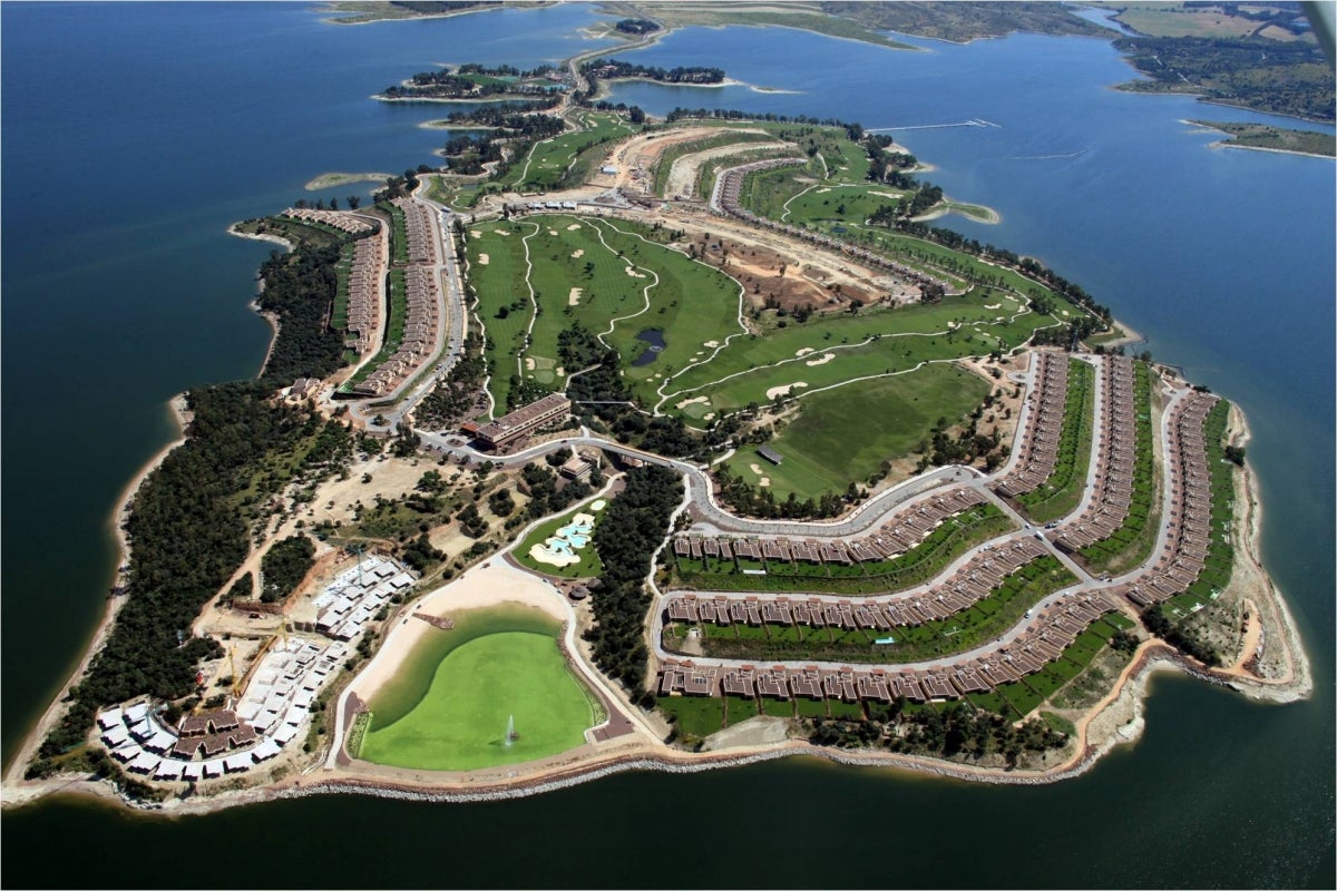 El Tribunal Superior admite el recurso de Ecologistas en Acción contra el decreto que saca a la Isla de Valdecañas de la ZEPA para burlar la demolición del complejo turístico El Tribunal Superior admite el recurso de Ecologistas en Acción contra el decreto que saca a la Isla de Valdecañas de la ZEPA para burlar la demolición del complejo turístico