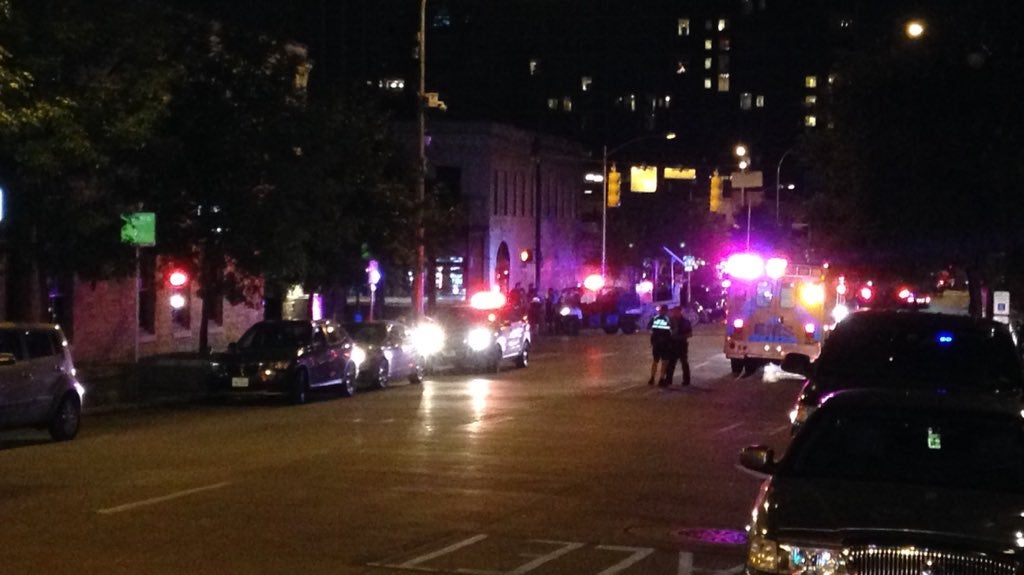 Muere un policía tras ser tiroteado en su coche patrulla en San Antonio Muere un policía tras ser tiroteado en su coche patrulla en San Antonio