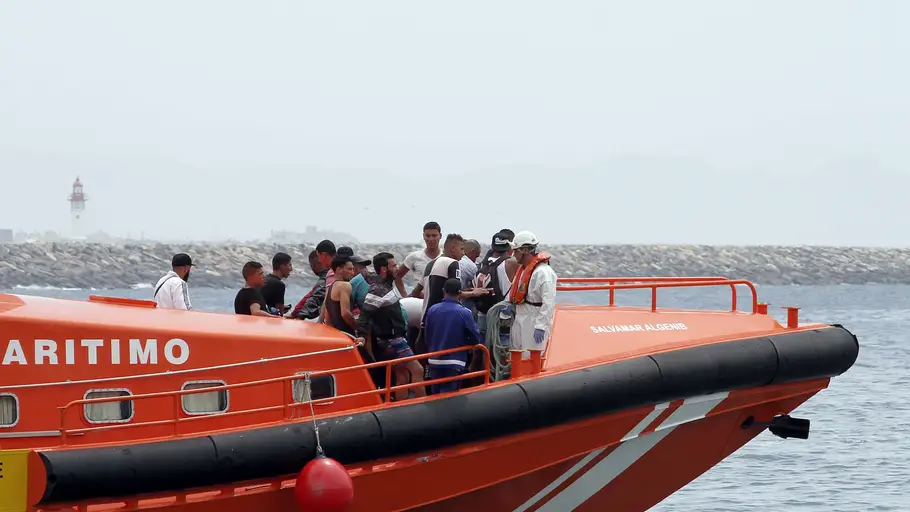 La embarcación Salvamar Algenib, de Salvamento Marítimo, a su llegada al puerto de Almería La embarcación Salvamar Algenib, de Salvamento Marítimo, a su llegada al puerto de Almería