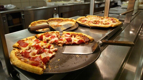 Imagen de archivo de pizzas.