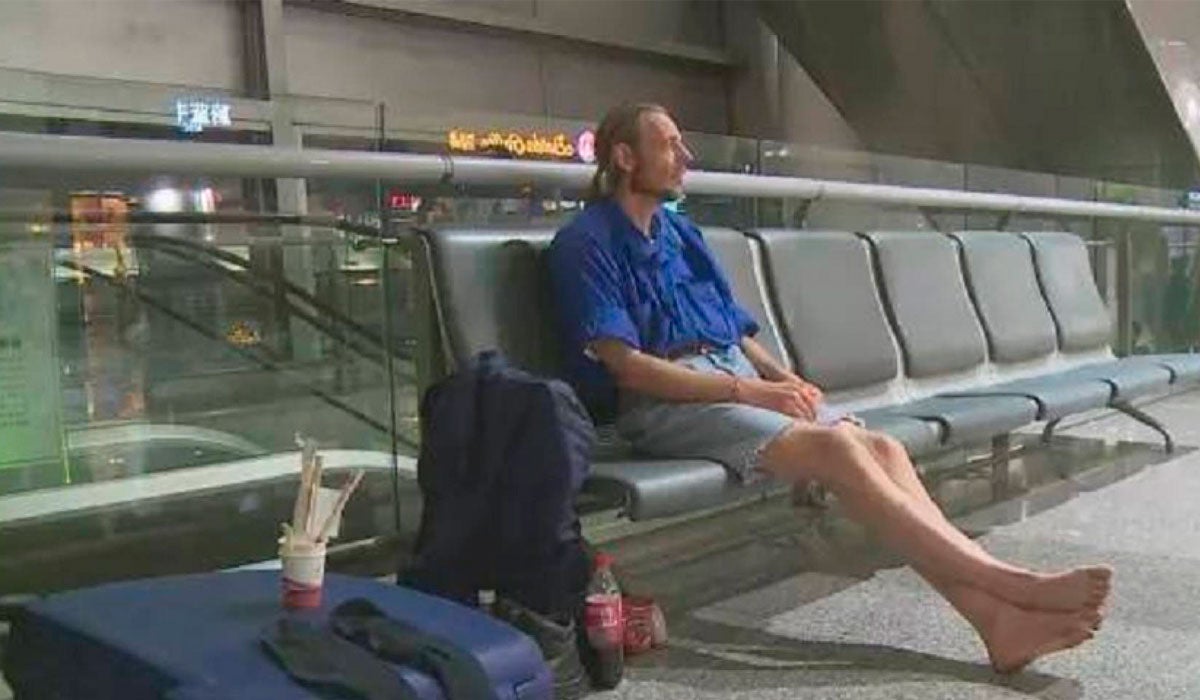 Hospitalizado un holandés por pasar 10 días en el aeropuerto esperando una cita Hospitalizado un holandés por pasar 10 días en el aeropuerto esperando una cita