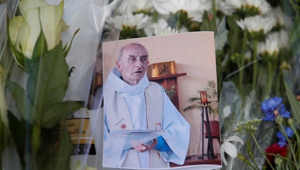 Una fotografía del sacerdote asesinado en Normandía, Jacques Hamel