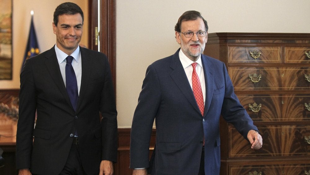 Mariano Rajoy y Pedro Sánchez a su llegada a la reunión