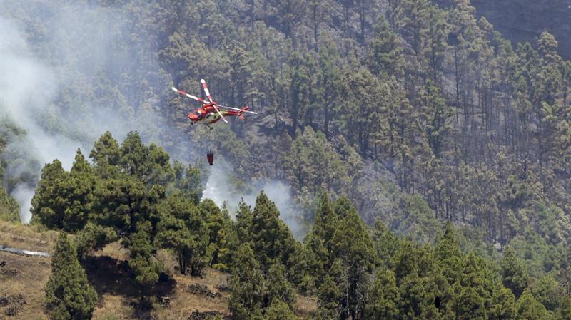 Los vecinos de Montes de Luna y Tigalate siguen sin poder volver a sus casas por el incendio Los vecinos de Montes de Luna y Tigalate siguen sin poder volver a sus casas por el incendio