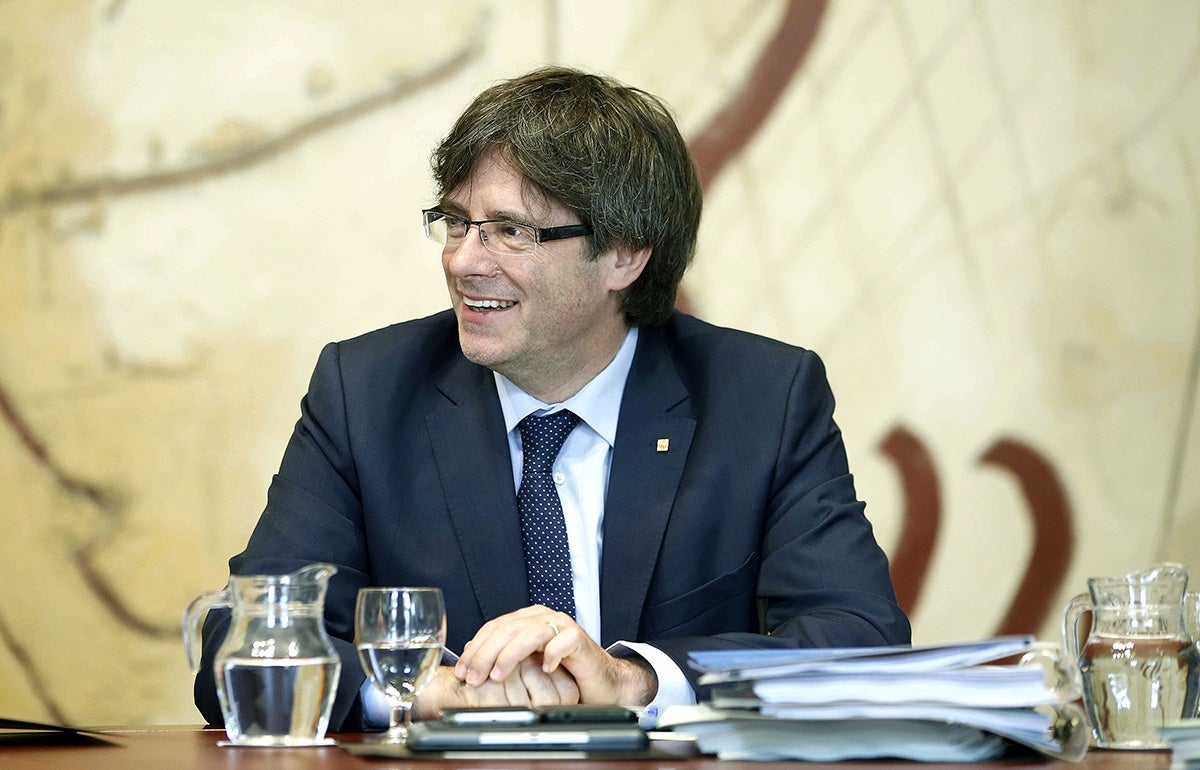 Carles Puigdemont se enfrenta al tema 'to' el pelo pa' atrás' Carles Puigdemont se enfrenta al tema 'to' el pelo pa' atrás'