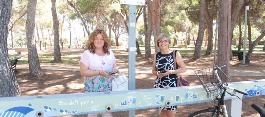 La regidora de Noves Tecnologies, Mónica Mañas, i la regidora de Termet, Rosario Royo. La regidora de Noves Tecnologies, Mónica Mañas, i la regidora de Termet, Rosario Royo.