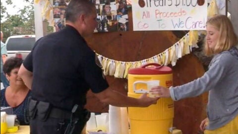 JJ en su puesto de limonada 