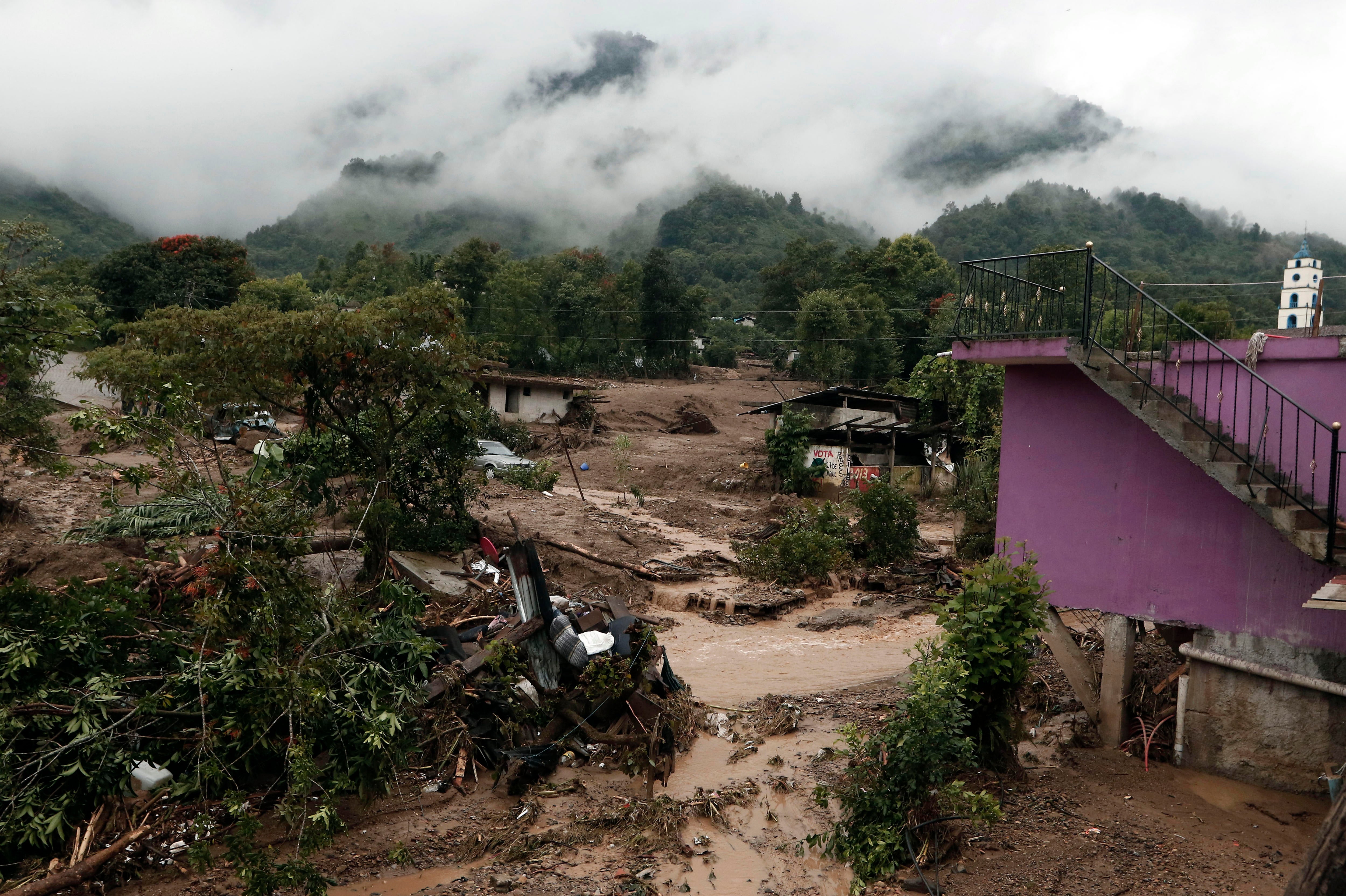 La tormenta Earl deja al menos 45 muertos en México La tormenta Earl deja al menos 45 muertos en México