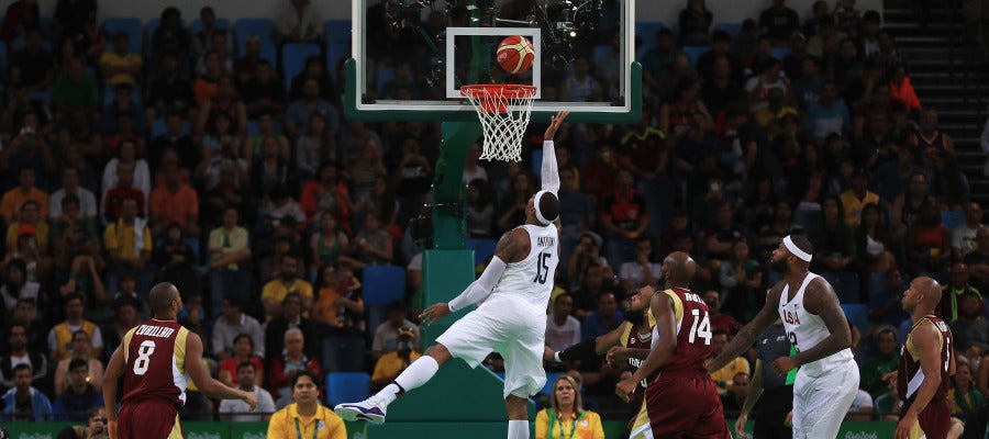 Carmelo Anthony anota una canasta ante Venezuela Carmelo Anthony anota una canasta ante Venezuela