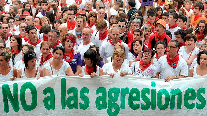 El juez procesa por cinco delitos de agresión sexual a los encarcelados por una violación en Sanfermines El juez procesa por cinco delitos de agresión sexual a los encarcelados por una violación en Sanfermines