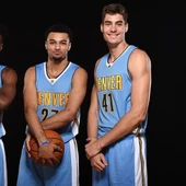 Juancho Hernangómez en la derecha de la foto como jugador de los Nuggets Juancho Hernangómez en la derecha de la foto como jugador de los Nuggets