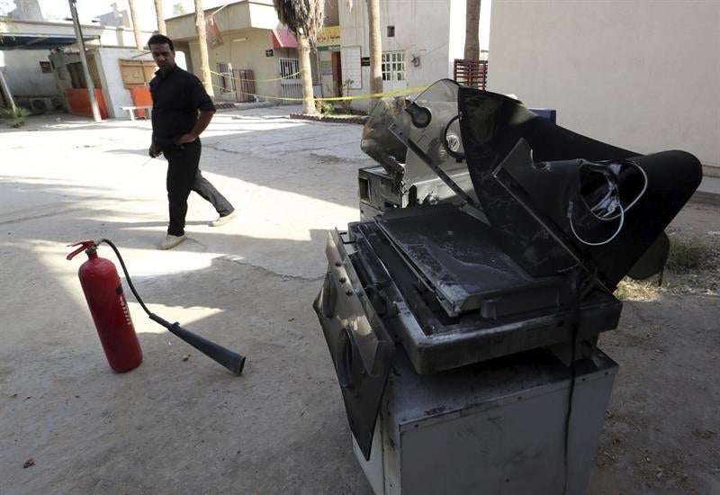Mueren doce bebés prematuros por un incendio en un hospital de Bagdad Mueren doce bebés prematuros por un incendio en un hospital de Bagdad