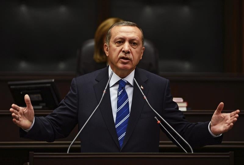 Erdogan asegura que hay pruebas de que los 28 alcaldes cesados apoyaron al PKK Erdogan asegura que hay pruebas de que los 28 alcaldes cesados apoyaron al PKK