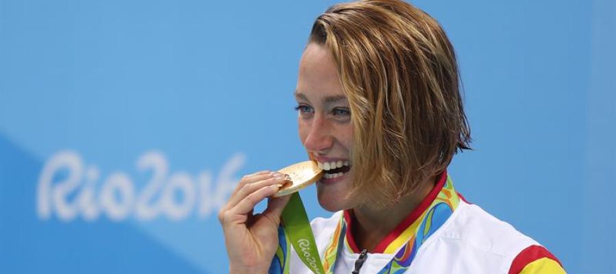 Belmonte, radiante durante la entrega de medallas Belmonte, radiante durante la entrega de medallas