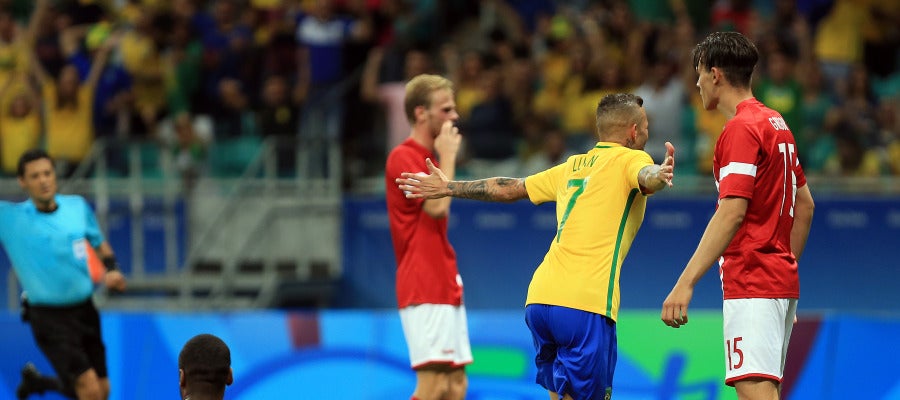 Luan completa la goleada de Brasil a Dinamarca (4-0) Luan completa la goleada de Brasil a Dinamarca (4-0)