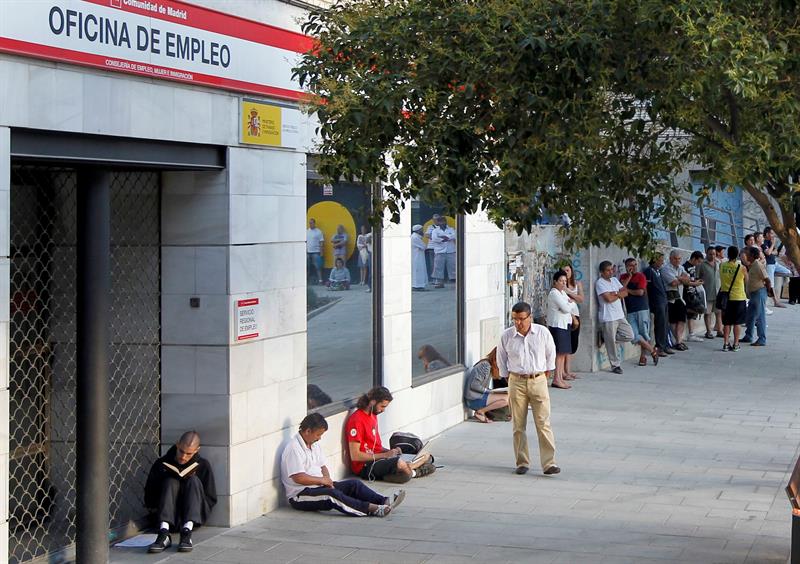 El 34,4% de menores españoles está en riesgo de caer en la pobreza o la exclusión social, según un estudio El 34,4% de menores españoles está en riesgo de caer en la pobreza o la exclusión social, según un estudio