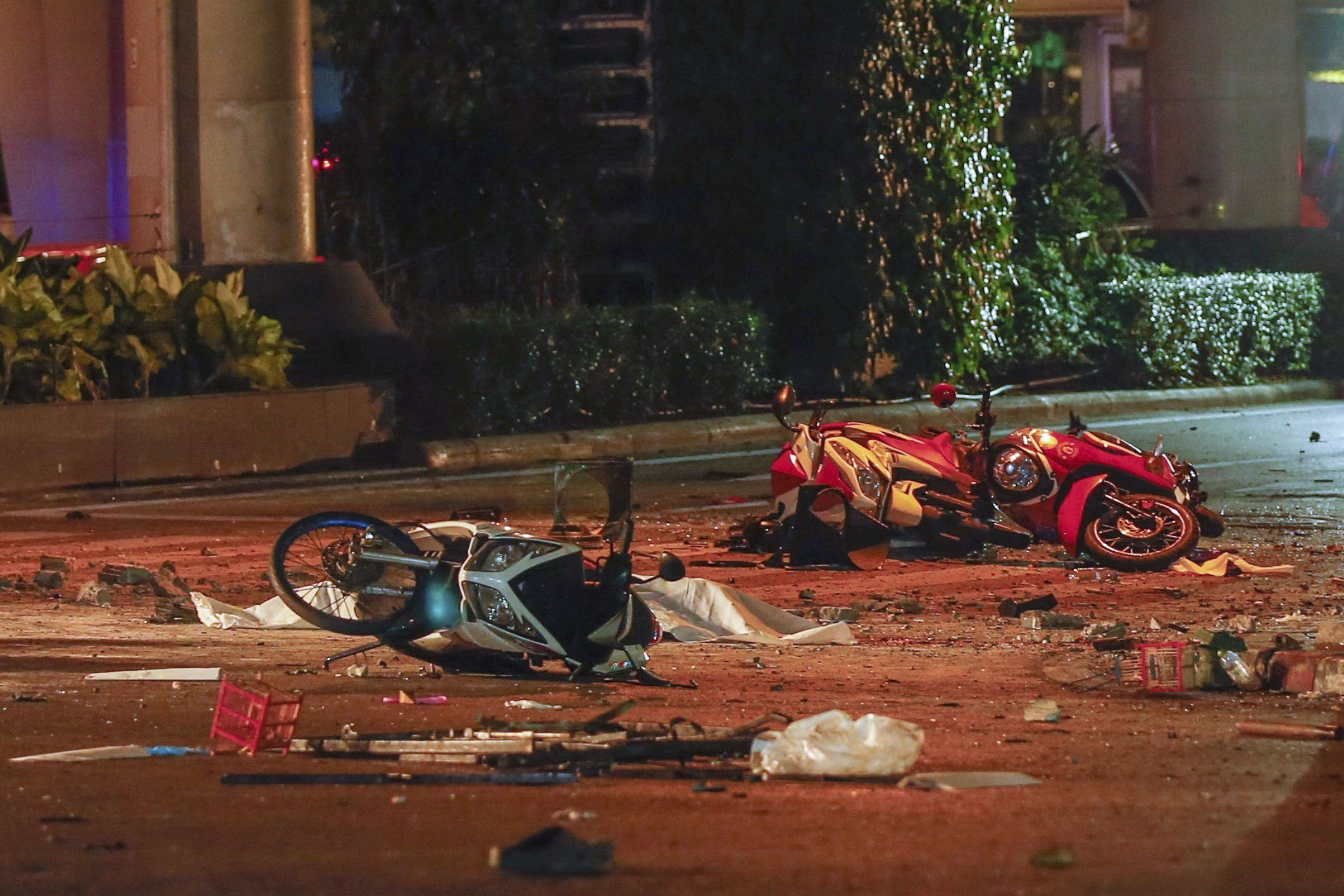 Un muerto y 20 heridos en dos explosiones en un destino turístico tailandés Un muerto y 20 heridos en dos explosiones en un destino turístico tailandés