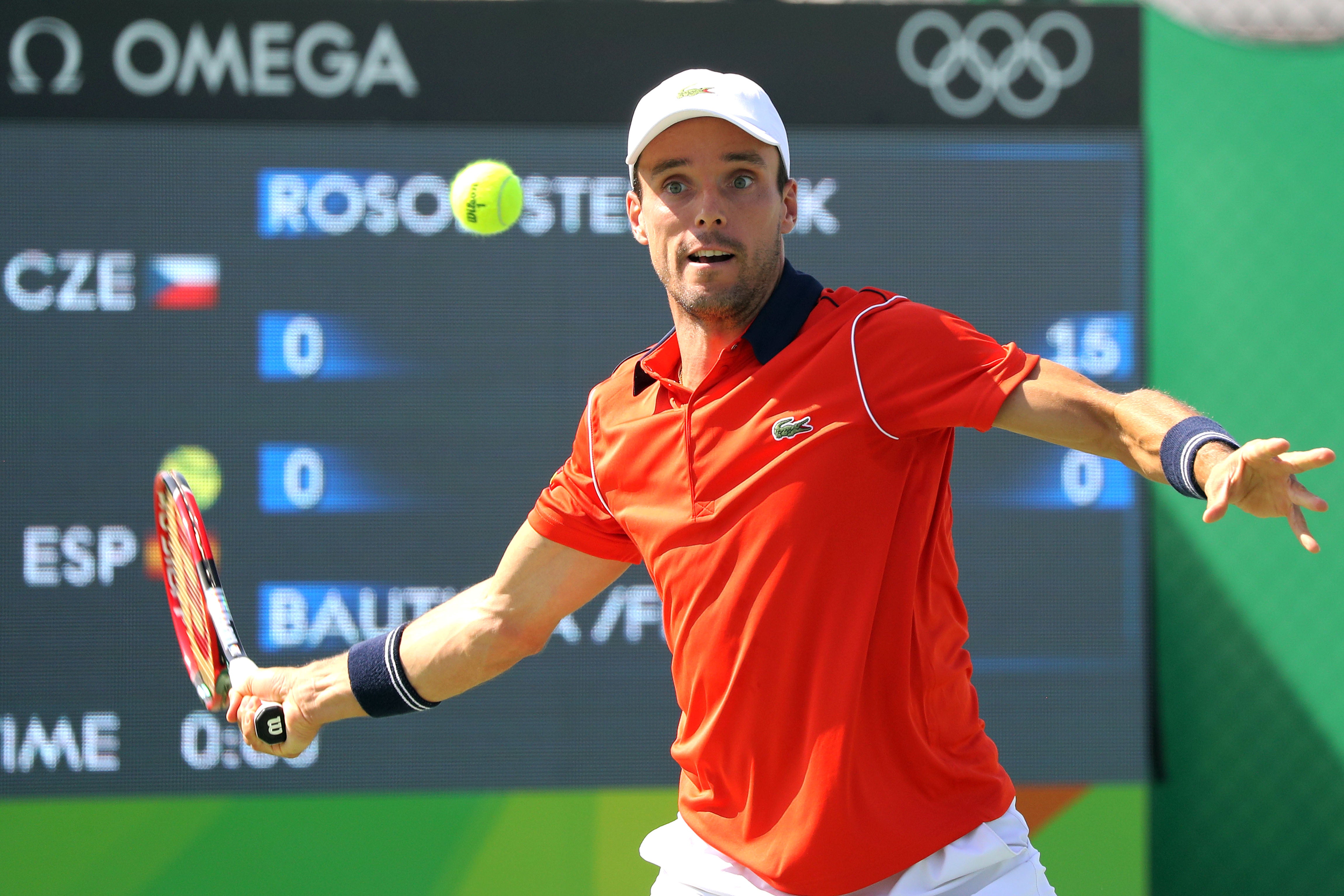 Roberto Bautista se mete en cuartos de final tras ganar a Gilles Muller Roberto Bautista se mete en cuartos de final tras ganar a Gilles Muller
