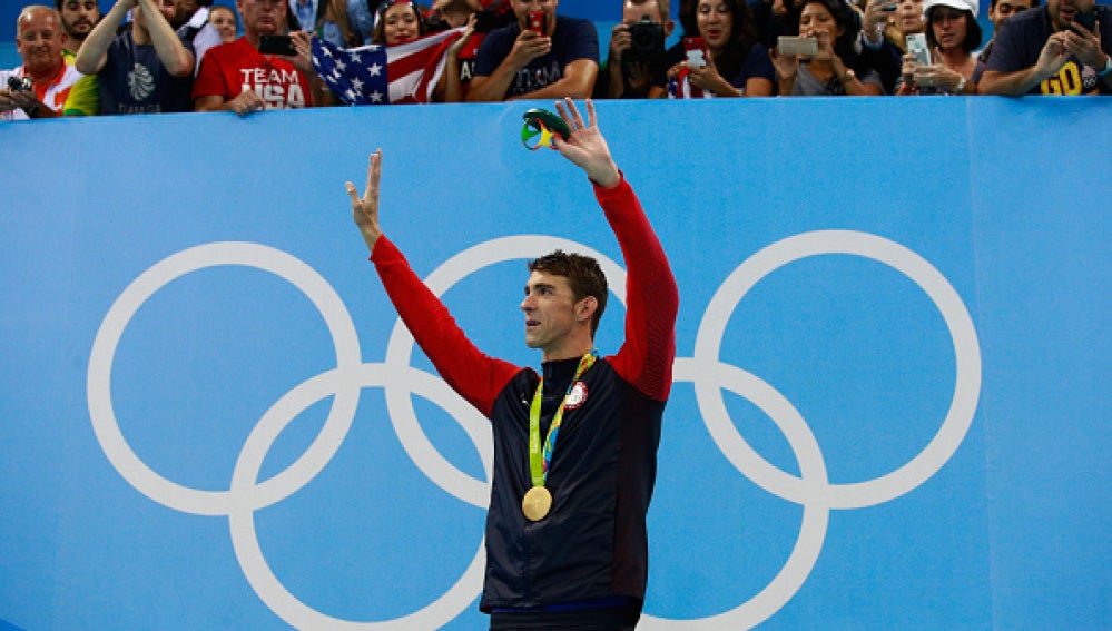 Michael Phelps celebrando el oro en los 200 estilo