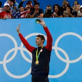 Michael Phelps celebrando el oro en los 200 estilo
