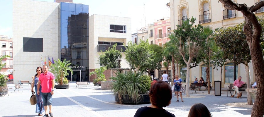 Fachada principal del Ayuntamiento de Onda. Fachada principal del Ayuntamiento de Onda.