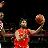 Juan Carlos Navarro lanza a canasta ante la defensa de Kevin Durant en la final de Londres 2012 Juan Carlos Navarro lanza a canasta ante la defensa de Kevin Durant en la final de Londres 2012