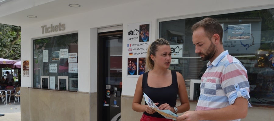 Tania Baños, alcaldesa de La Vall d'Uixó, y Jorge García, consejero delegado de Emsevall Tania Baños, alcaldesa de La Vall d'Uixó, y Jorge García, consejero delegado de Emsevall