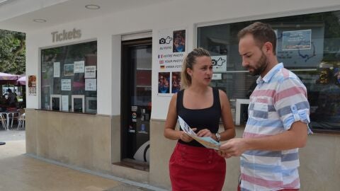 Tania Ba&ntilde;os, alcaldesa de La Vall d'Uix&oacute;, y Jorge Garc&iacute;a, consejero delegado de Emsevall