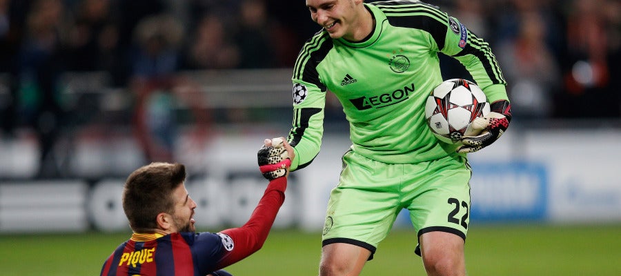 Cillesen junto a Piqué en un partido de la Champions Cillesen junto a Piqué en un partido de la Champions