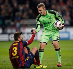 Cillesen junto a Piqué en un partido de la Champions Cillesen junto a Piqué en un partido de la Champions