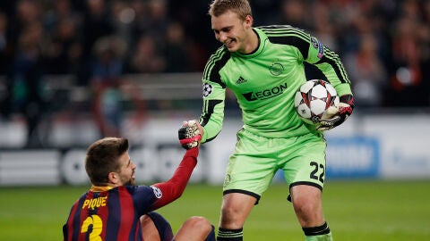 Cillesen junto a Piqu&eacute; en un partido de la Champions