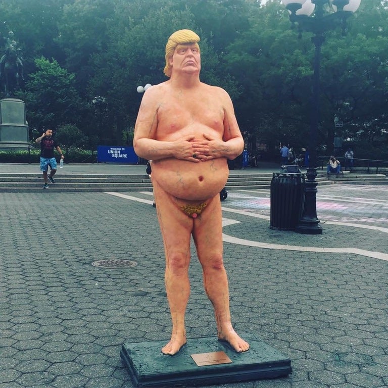 Retiran una estatua de Donald Trump desnudo del centro de Manhattan Retiran una estatua de Donald Trump desnudo del centro de Manhattan