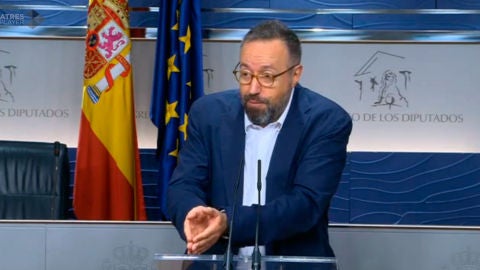 Juan Carlos Girauta durante una rueda de prensa en el Congreso