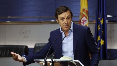 Rafael Hernando en rueda de prensa