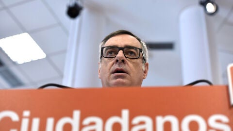 Jos&eacute; Manuel Villegas ante los medios