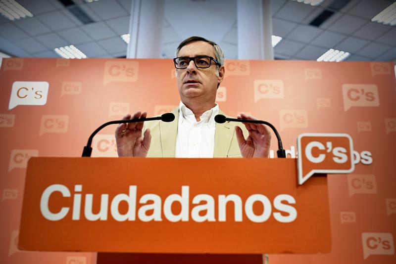 Ciudadanos no descarta pedir a Rajoy que de explicaciones en el Congreso sobre la financiación del PP Ciudadanos no descarta pedir a Rajoy que de explicaciones en el Congreso sobre la financiación del PP