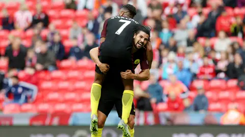 Nolito celebra con Sterling su gol ante el Stoke City Nolito celebra con Sterling su gol ante el Stoke City
