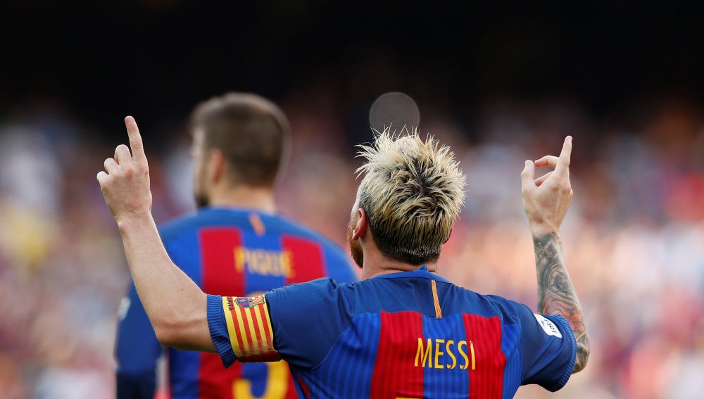 Leo Messi celebra uno de sus goles ante el Betis