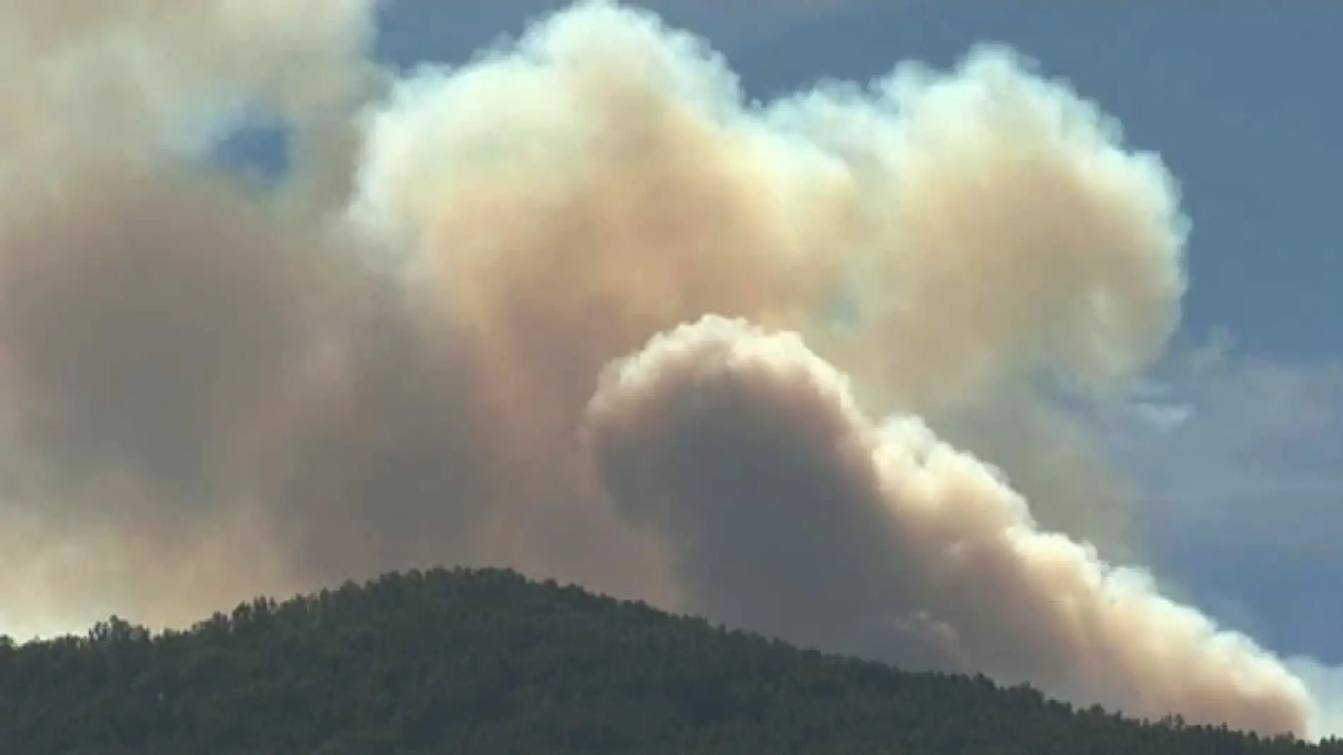 Imagen del incendio forestal en el Valle del Jerte