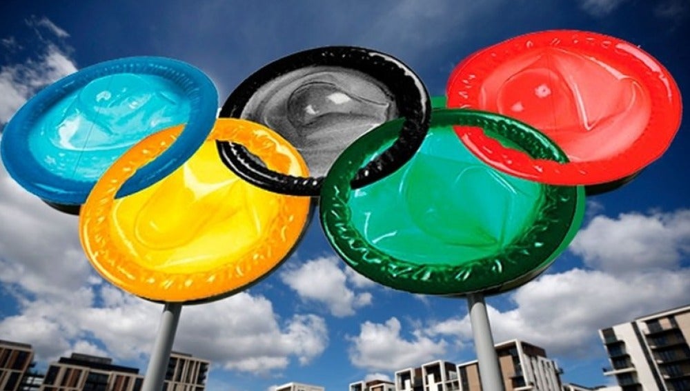 Los aros olímpicos, formados por preservativos