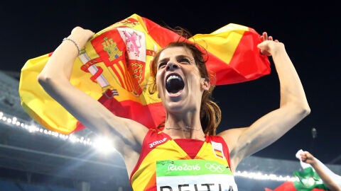 Ruth Beitia celebra su medalla de oro