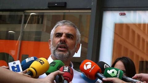 El portavoz parlamentario de Ciudadanos (C's) en Catalu&ntilde;a y miembro del Comit&eacute; Ejecutivo del partido, Carlos Carrizosa (c)