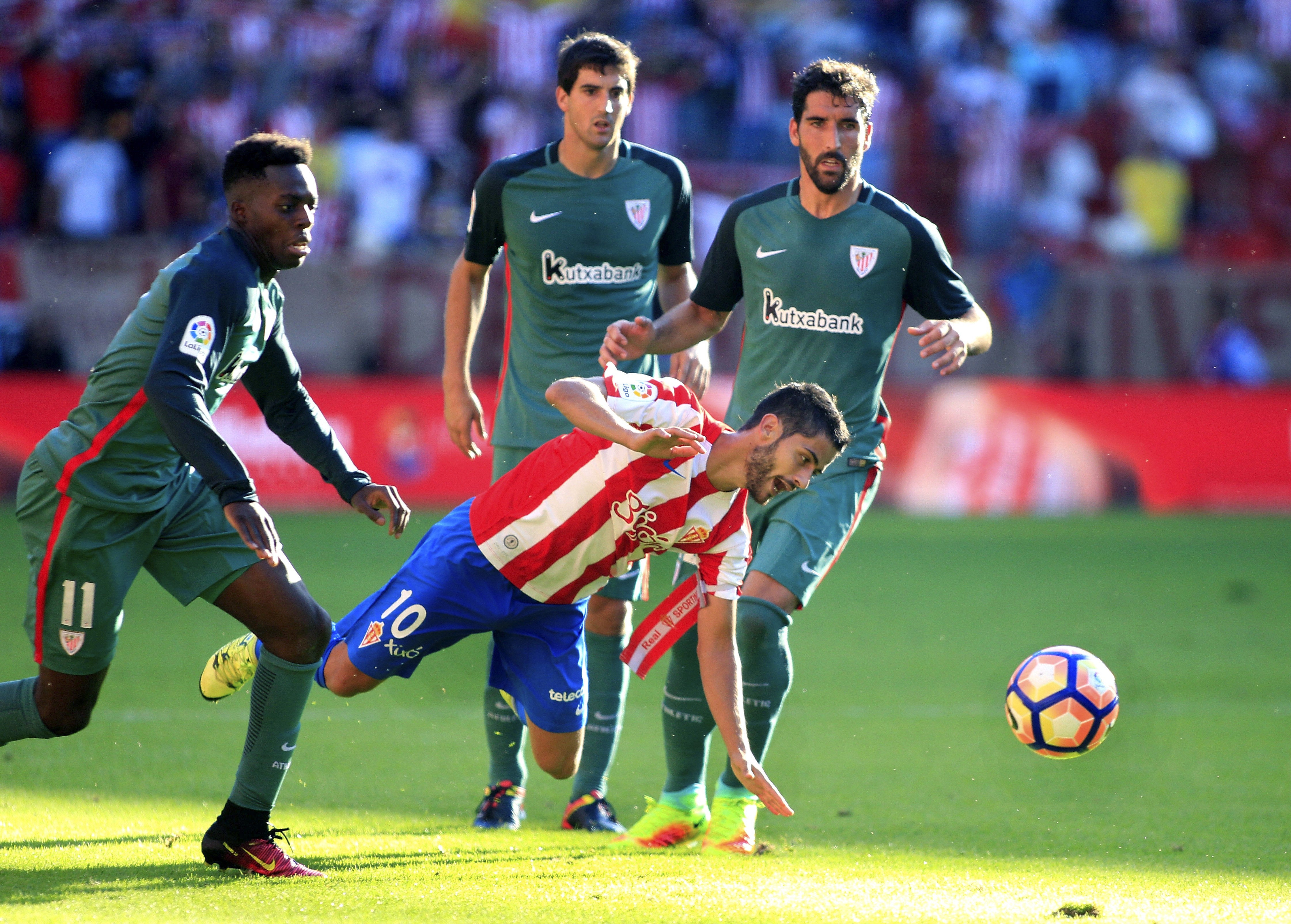 La RFEF abre un "procedimiento disciplinario" al Sporting por los insultos racistas a Iñaki Williams La RFEF abre un "procedimiento disciplinario" al Sporting por los insultos racistas a Iñaki Williams