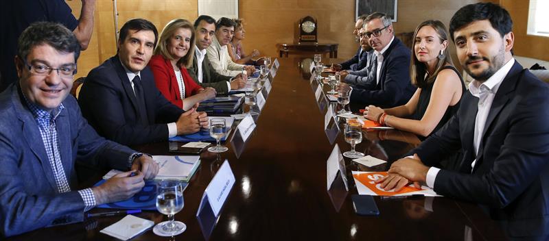PP y Ciudadanos prosiguen las negociaciones pese a no haber acuerdo aún en contratos y autónomos PP y Ciudadanos prosiguen las negociaciones pese a no haber acuerdo aún en contratos y autónomos
