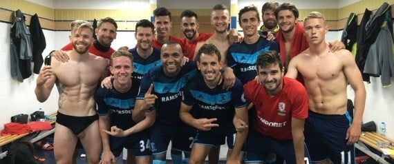 El descuido del futbolista Adam Forshaw en esta foto se hace viral El descuido del futbolista Adam Forshaw en esta foto se hace viral